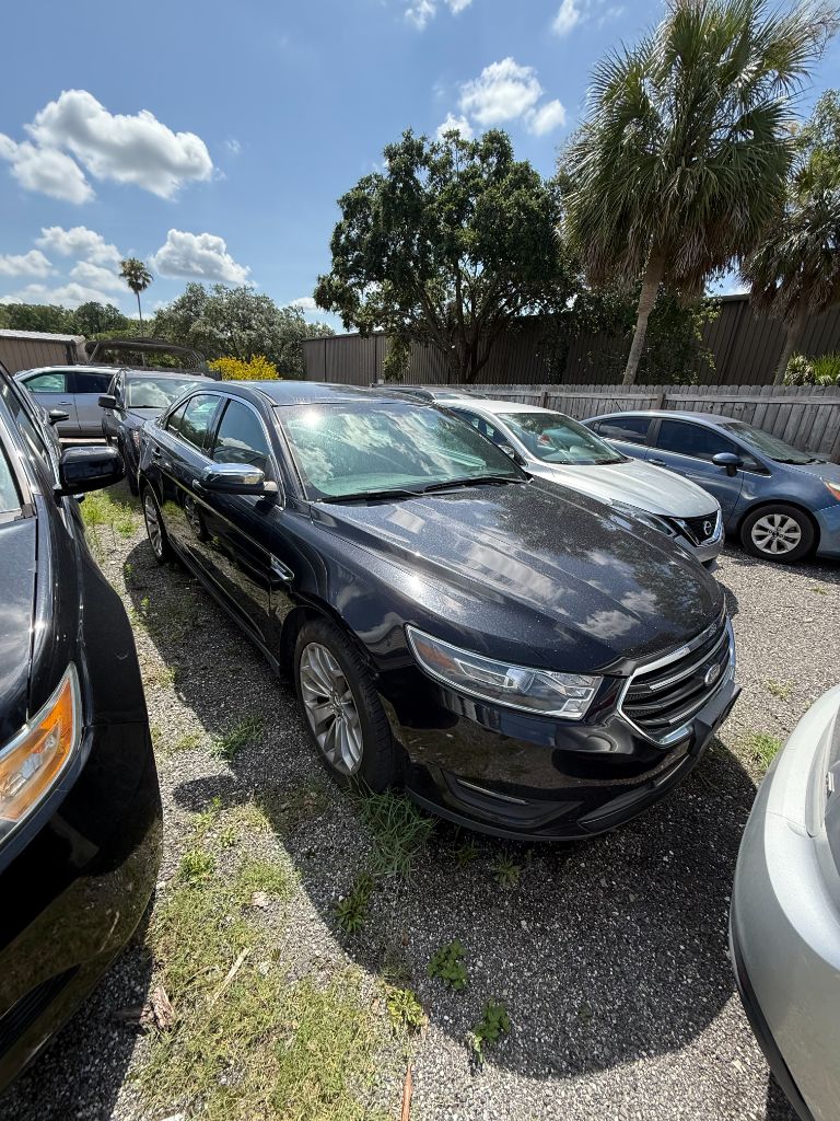 2019 Ford Taurus Limited's photo